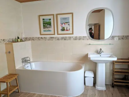 in Vesly mit Beheiztem gemeinsamem Pool, Maison 4 personnes à Bretteville sur Ay - Photo 12