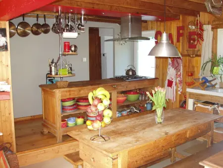 Großes Familienhaus mit schön angelegtem Garten - Photo 1