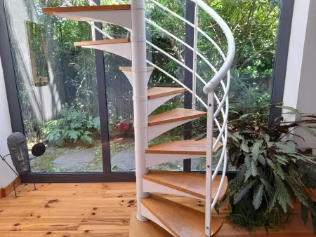 Großes Familienhaus mit schön angelegtem Garten - Photo 8