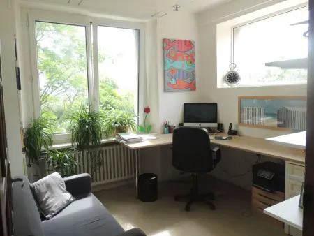 Großes Familienhaus mit schön angelegtem Garten - Photo 19