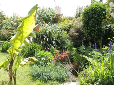 Großes Familienhaus mit schön angelegtem Garten - Photo 23