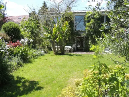 Großes Familienhaus mit schön angelegtem Garten - Photo 24