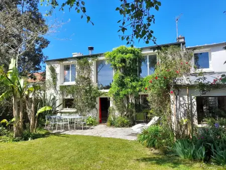 Großes Familienhaus mit schön angelegtem Garten - Photo 32