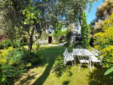 Großes Familienhaus mit schön angelegtem Garten - Photo 36