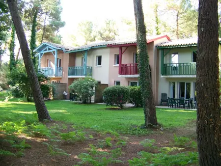 Hübsches kleines Haus in ruhiger Lage in einer baumbestandenen Residenz mit beh - Photo 1