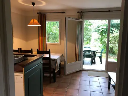 Hübsches kleines Haus in ruhiger Lage in einer baumbestandenen Residenz mit beh - Photo 6