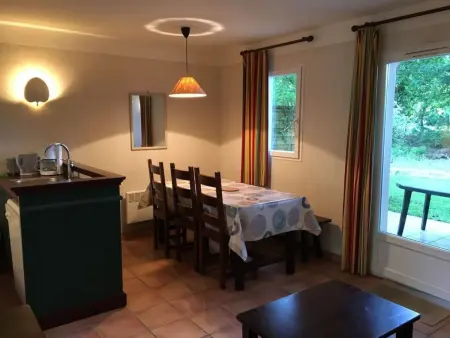 Hübsches kleines Haus in ruhiger Lage in einer baumbestandenen Residenz mit beh - Photo 7