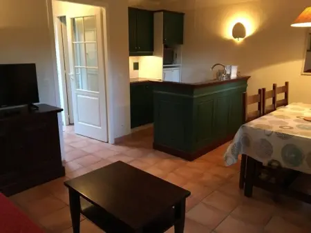 Hübsches kleines Haus in ruhiger Lage in einer baumbestandenen Residenz mit beh - Photo 8
