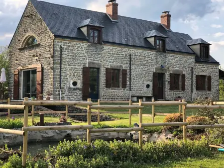 Landhaus mit eingezäuntem Garten, Maison 4 personnes à Crux la Ville - Photo 1