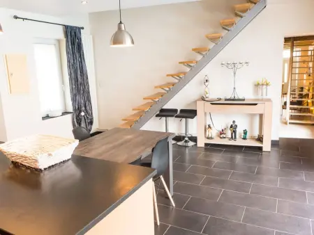 Schönes Haus in einem gemütlichen Dorf, durch das der Kanal verläuft - Photo 10