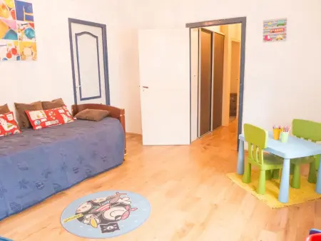 Schönes Haus in einem gemütlichen Dorf, durch das der Kanal verläuft - Photo 16