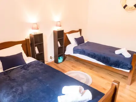 Schönes Haus in einem gemütlichen Dorf, durch das der Kanal verläuft - Photo 20