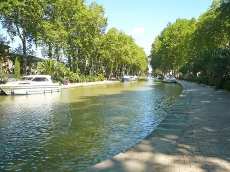 Schönes Haus in einem gemütlichen Dorf, durch das der Kanal verläuft - Photo 26