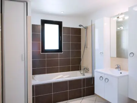 Wohnung mit Blick auf das Wasser, Appartement 8 personnes à Chorges - Photo 9