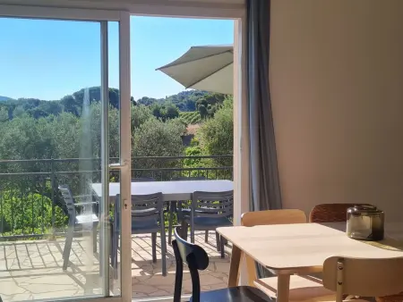 im Herzen der Weinberge, schattige Terrasse umgeben von Grün, Pool - Photo 9