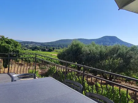 im Herzen der Weinberge, schattige Terrasse umgeben von Grün, Pool - Photo 10