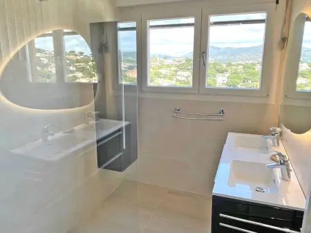 Appt 4 Pers - Pirscine - Vue Mer - Clim, Appartement 4 personnes à Plan de la Tour - Photo 9
