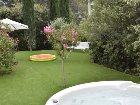 Freistehendes Haus mit großer Terrasse und Panoramablick auf die Landschaft - Photo 1