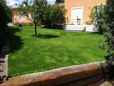 Freistehendes Haus mit großer Terrasse und Panoramablick auf die Landschaft - Photo 28