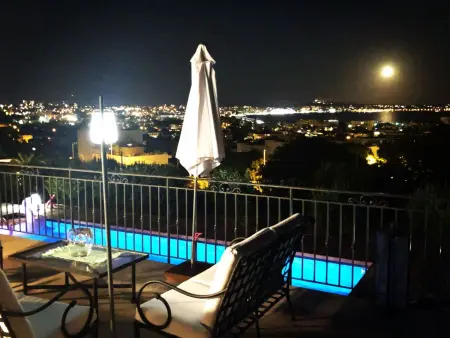 Ferienvilla mit Blick auf das Wasser, Maison 6 personnes à Golfe Juan - Photo 2