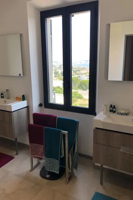Ferienvilla mit Blick auf das Wasser, Maison 6 personnes à Golfe Juan - Photo 9