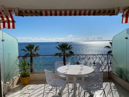 Studio-Apartment mit Blick auf das Wasser, Appartement 2 personnes à Antibes - Photo 9