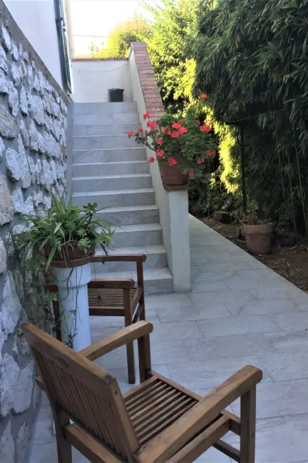 Wohnung  Les roses  auf einem eingemauerten Grundstück - Photo 1