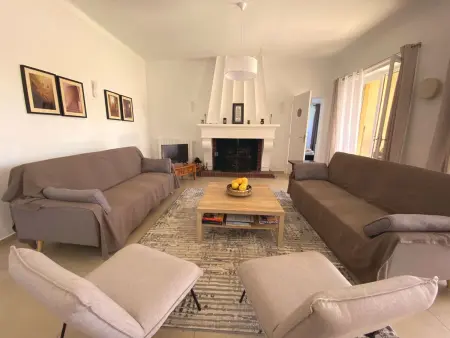 Geräumige und elegante Villa mit großem Garten, Swimmingpool und 3 Schlafzimmer - Photo 1