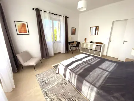 Geräumige und elegante Villa mit großem Garten, Swimmingpool und 3 Schlafzimmer - Photo 2