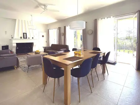 Geräumige und elegante Villa mit großem Garten, Swimmingpool und 3 Schlafzimmer - Photo 3