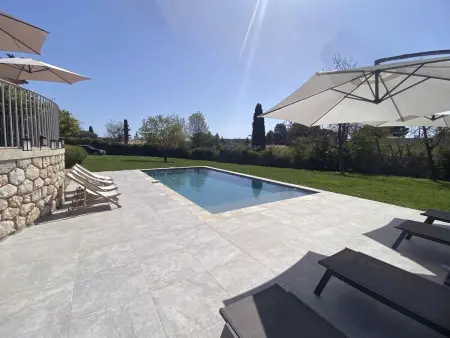 Geräumige und elegante Villa mit großem Garten, Swimmingpool und 3 Schlafzimmer - Photo 7