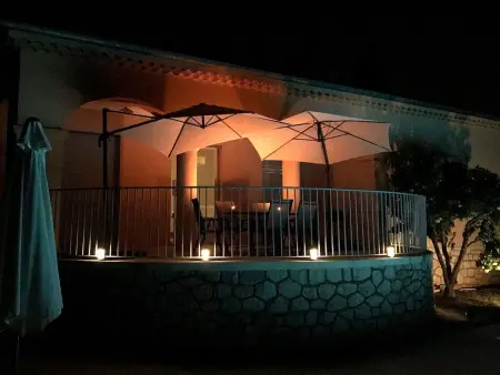Geräumige und elegante Villa mit großem Garten, Swimmingpool und 3 Schlafzimmer - Photo 9