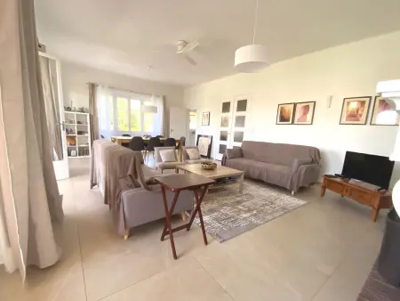 Geräumige und elegante Villa mit großem Garten, Swimmingpool und 3 Schlafzimmer - Photo 10