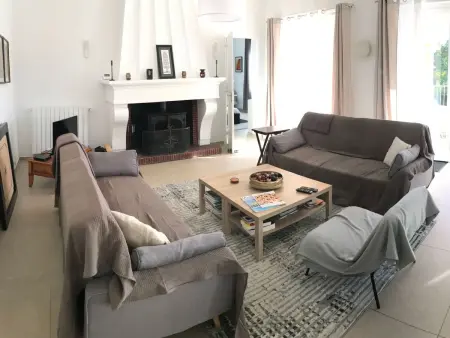 Geräumige und elegante Villa mit großem Garten, Swimmingpool und 3 Schlafzimmer - Photo 11