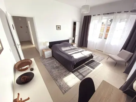 Geräumige und elegante Villa mit großem Garten, Swimmingpool und 3 Schlafzimmer - Photo 12