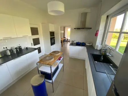 Geräumige und elegante Villa mit großem Garten, Swimmingpool und 3 Schlafzimmer - Photo 21