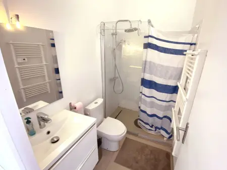 Geräumige und elegante Villa mit großem Garten, Swimmingpool und 3 Schlafzimmer - Photo 26