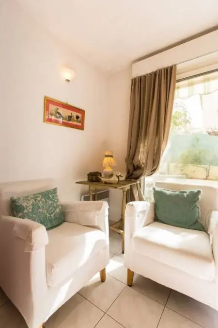 mit privatem Garten und Terrasse, Maison 2 personnes à Nice - Photo 6