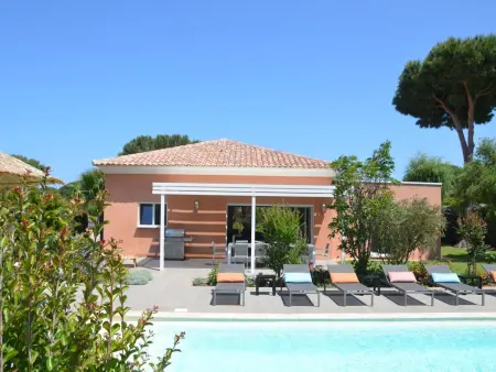 Villa 4 Schlafzimmer, privater Pool Garten und Parkplatz - Photo 1