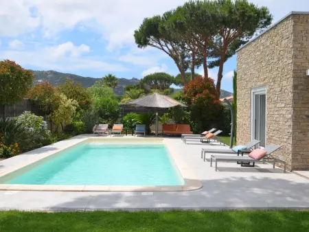 Villa mit 6 Schlafzimmern, privatem Pool Garten und Parkplatz - Photo 1