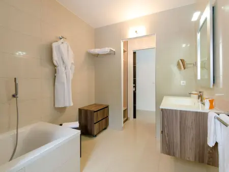 Villa mit 6 Schlafzimmern, privatem Pool Garten und Parkplatz - Photo 20