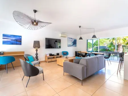 Villa 3 Schlafzimmer, privater Pool Garten und Parkplatz - Photo 1