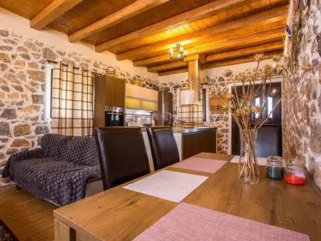 Schöne Steinvilla im Wald, Maison 6 personnes à Archangelos - Photo 5