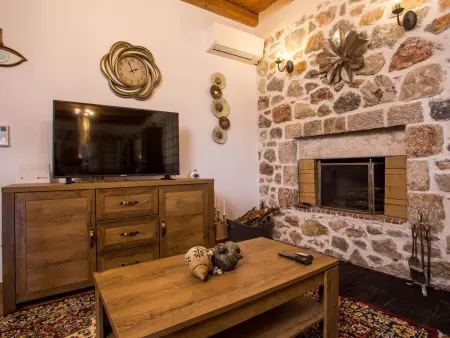 Schöne Steinvilla im Wald, Maison 6 personnes à Archangelos - Photo 6