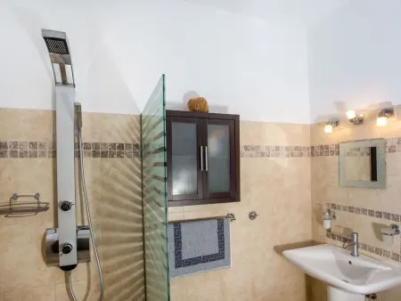 mit Blick auf das Wasser, Maison 6 personnes à Gennadi - Photo 44