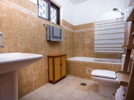 mit Blick auf das Wasser, Maison 6 personnes à Gennadi - Photo 45