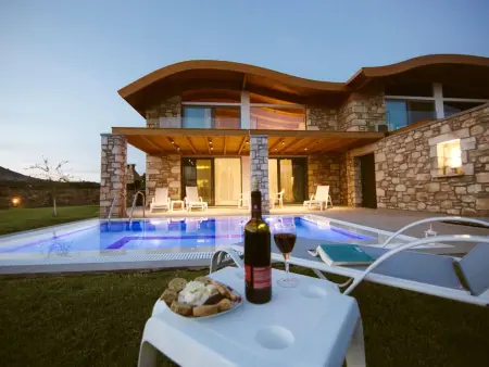 mit Garten, Grill und Terrasse, Maison 2 personnes à Gennadi - Photo 16