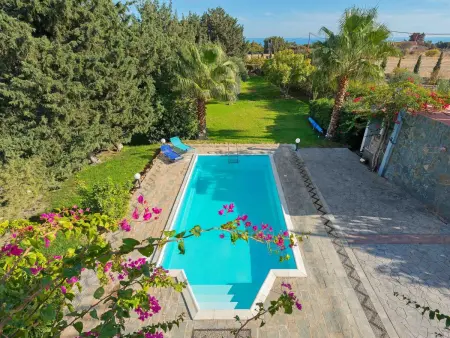 in Notia Rodos mit privatem Garten, Maison 10 personnes à Gennadi - Photo 1