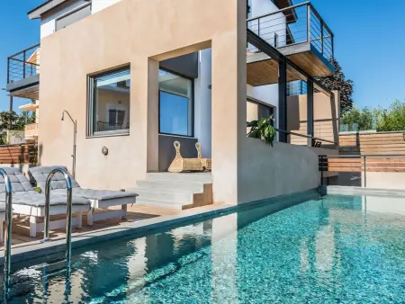 Ferienvilla mit beheiztem Pool und schöner Aussi - Photo 1