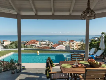 Thea Thalassa  mit eigenem Pool, Maison 5 personnes à Agia Marina - Photo 1